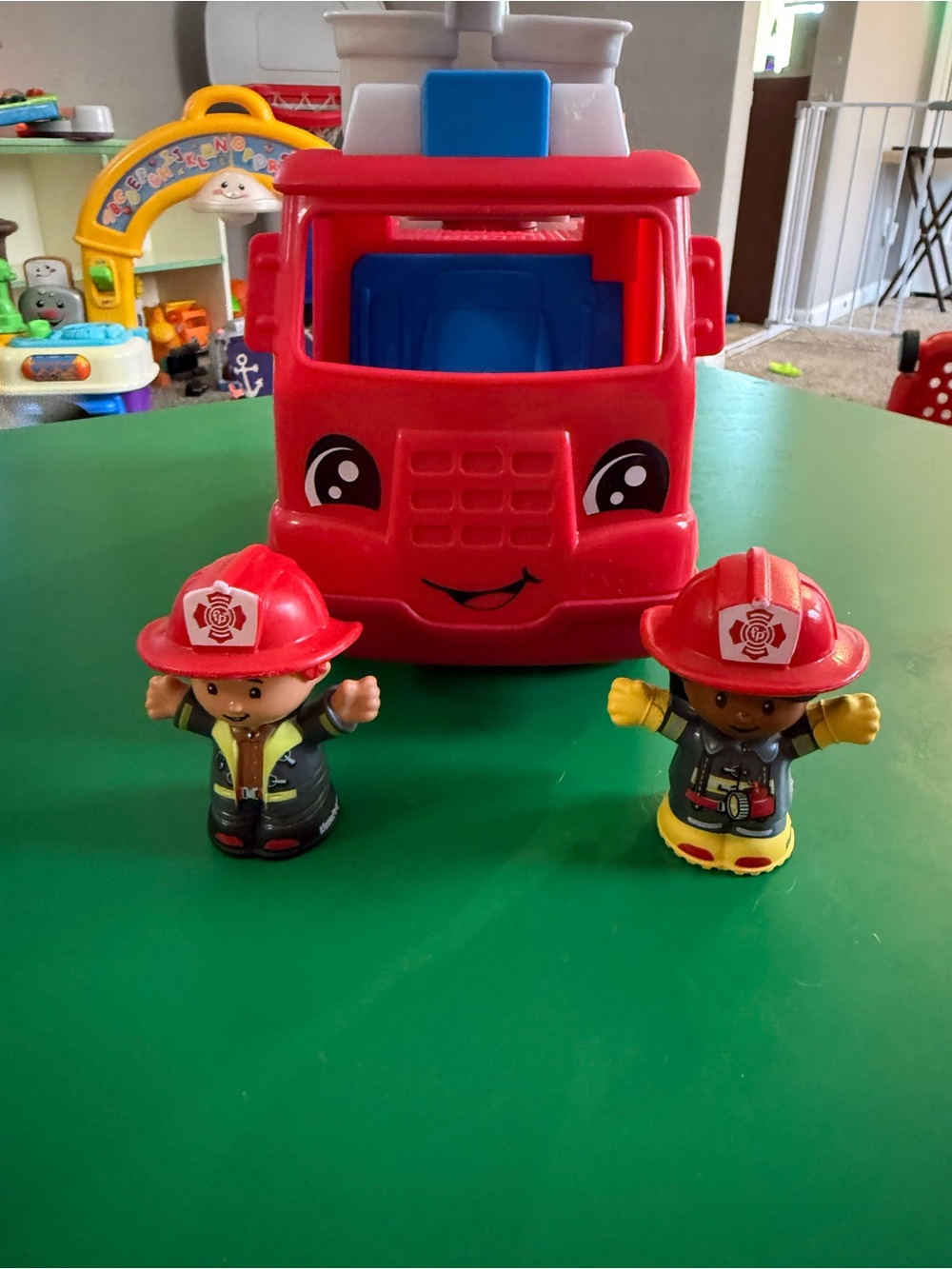Little people fir truck with 2 figures